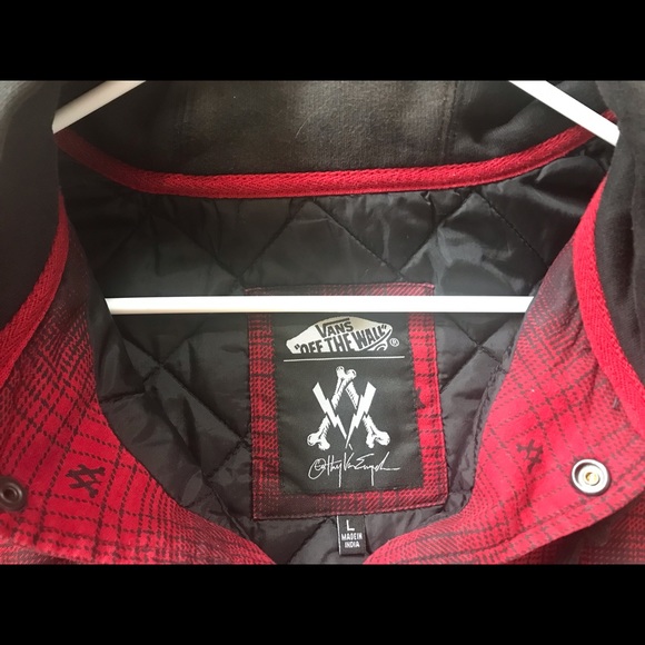 Snap button, hooded, lightweight jacket. - Picture 3 of 3